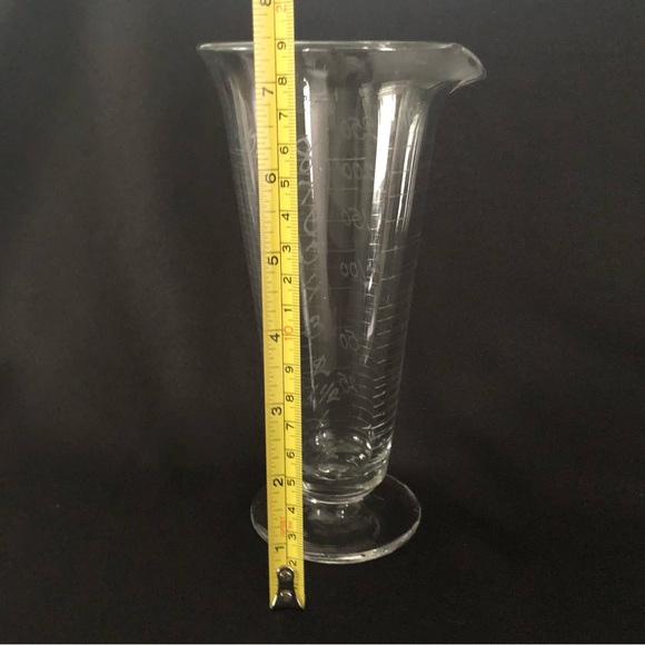 Vintage Glasco Apothecary Measuring Pitcher Beaker Etched Footed - Pour Spout - Picture 3 of 8
